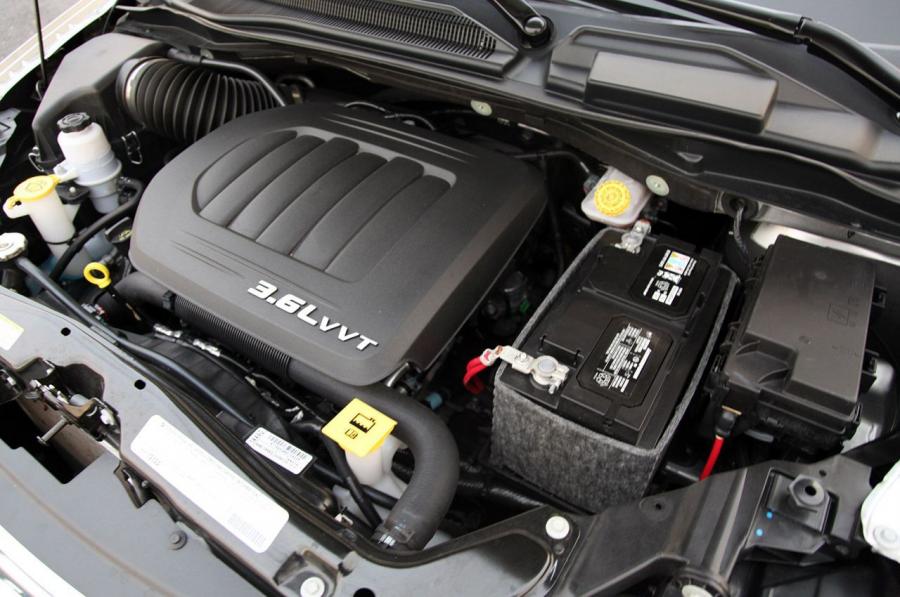  Chrysler Town & Country Touring 2011 года  (фото 29 из 43)